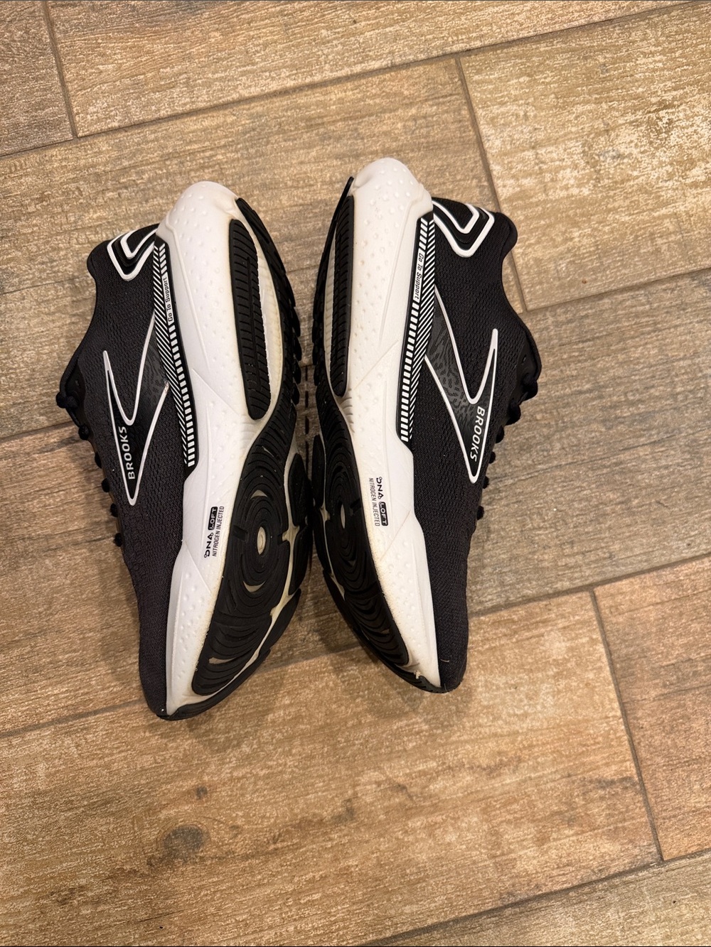 Ladies Brooks Glycerin 21  Black Running Shoes EUC.  9.5 - Picture 2 of 7